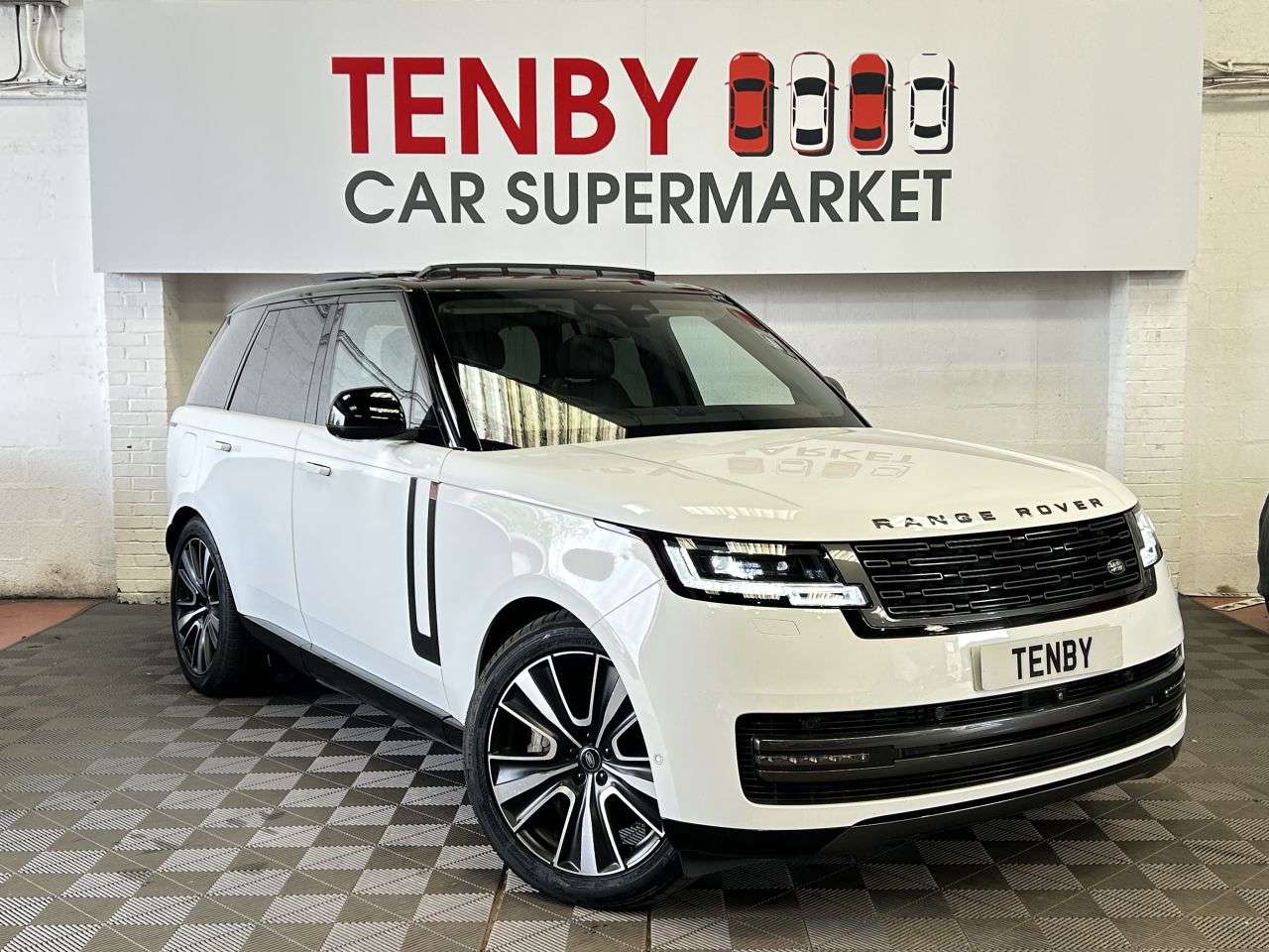 A 2023 LAND ROVER RANGE ROVER 3.0 P440e 38.2kWh HSE SUV 5dr Petrol Plug-in Hybrid Auto 4WD Euro 6 (s/s) ( A 2023 LAND ROVER RANGE ROVER 3.0 P440e 38.2kWh HSE SUV 5dr Petrol Plug-in Hybrid Auto 4WD Euro 6 (s/s) (