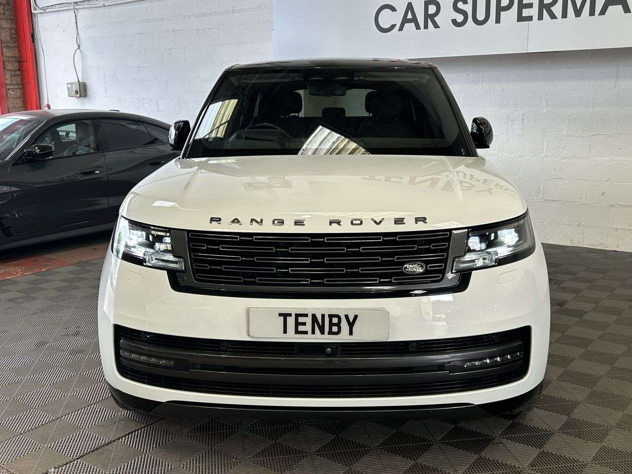 A 2023 LAND ROVER RANGE ROVER 3.0 P440e 38.2kWh HSE SUV 5dr Petrol Plug-in Hybrid Auto 4WD Euro 6 (s/s) ( A 2023 LAND ROVER RANGE ROVER 3.0 P440e 38.2kWh HSE SUV 5dr Petrol Plug-in Hybrid Auto 4WD Euro 6 (s/s) (
