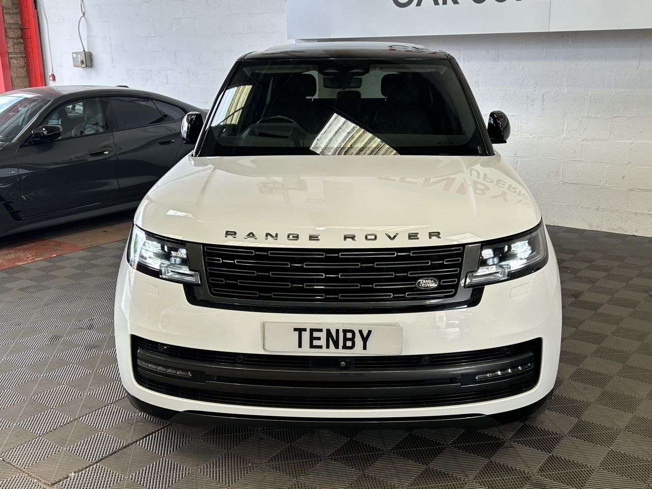 A 2023 LAND ROVER RANGE ROVER 3.0 P440e 38.2kWh HSE SUV 5dr Petrol Plug-in Hybrid Auto 4WD Euro 6 (s/s) ( A 2023 LAND ROVER RANGE ROVER 3.0 P440e 38.2kWh HSE SUV 5dr Petrol Plug-in Hybrid Auto 4WD Euro 6 (s/s) (