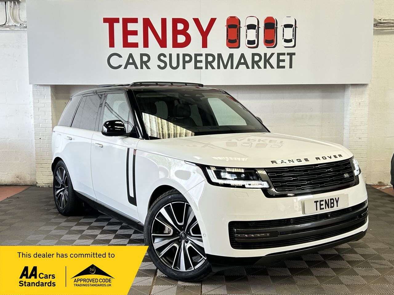 A 2023 LAND ROVER RANGE ROVER 3.0 P440e 38.2kWh HSE SUV 5dr Petrol Plug-in Hybrid Auto 4WD Euro 6 (s/s) ( A 2023 LAND ROVER RANGE ROVER 3.0 P440e 38.2kWh HSE SUV 5dr Petrol Plug-in Hybrid Auto 4WD Euro 6 (s/s) (