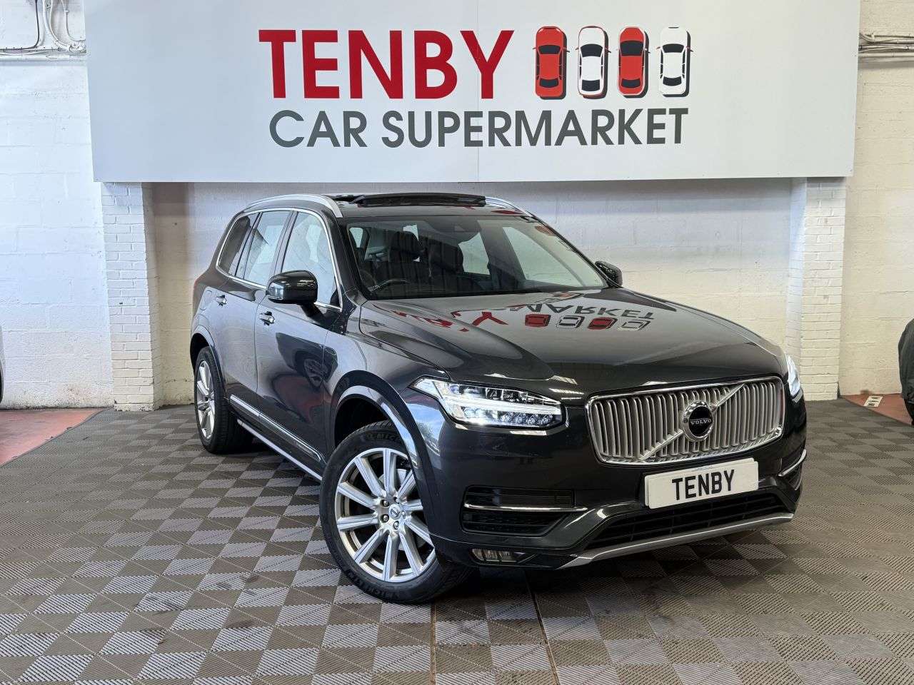A 2016 VOLVO XC90 2.0 D5 Inscription SUV 5dr Diesel Geartronic 4WD Euro 6 (s/s) (225 ps) A 2016 VOLVO XC90 2.0 D5 Inscription SUV 5dr Diesel Geartronic 4WD Euro 6 (s/s) (225 ps)