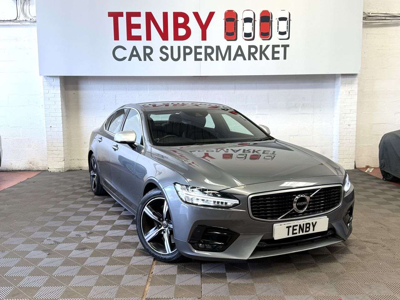 A 2019 VOLVO S90 2.0 T4 R-Design Plus Saloon 4dr Petrol Auto Euro 6 (s/s) (190 ps) A 2019 VOLVO S90 2.0 T4 R-Design Plus Saloon 4dr Petrol Auto Euro 6 (s/s) (190 ps)