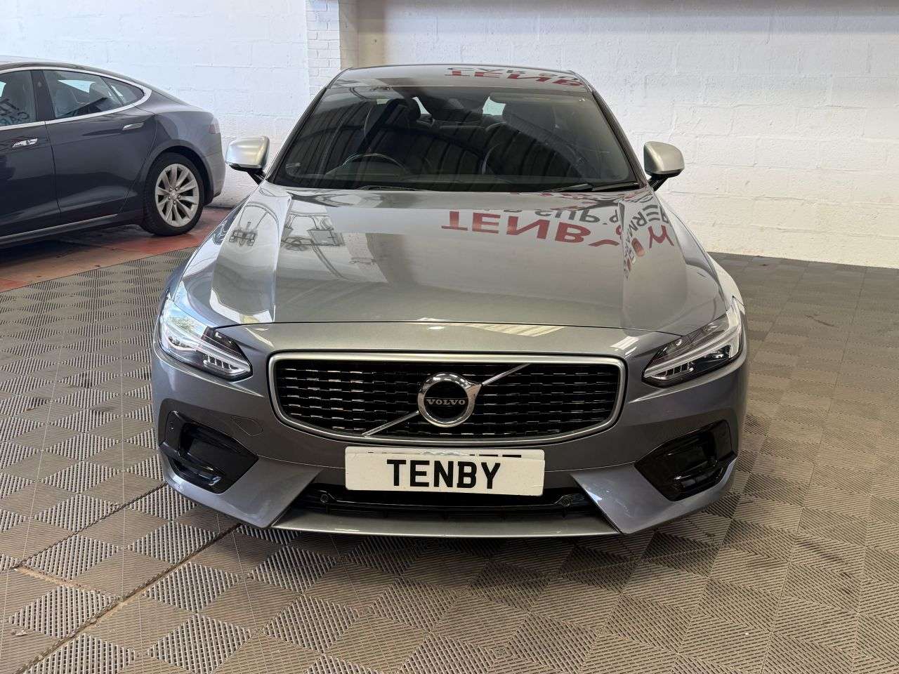 A 2019 VOLVO S90 2.0 T4 R-Design Plus Saloon 4dr Petrol Auto Euro 6 (s/s) (190 ps) A 2019 VOLVO S90 2.0 T4 R-Design Plus Saloon 4dr Petrol Auto Euro 6 (s/s) (190 ps)