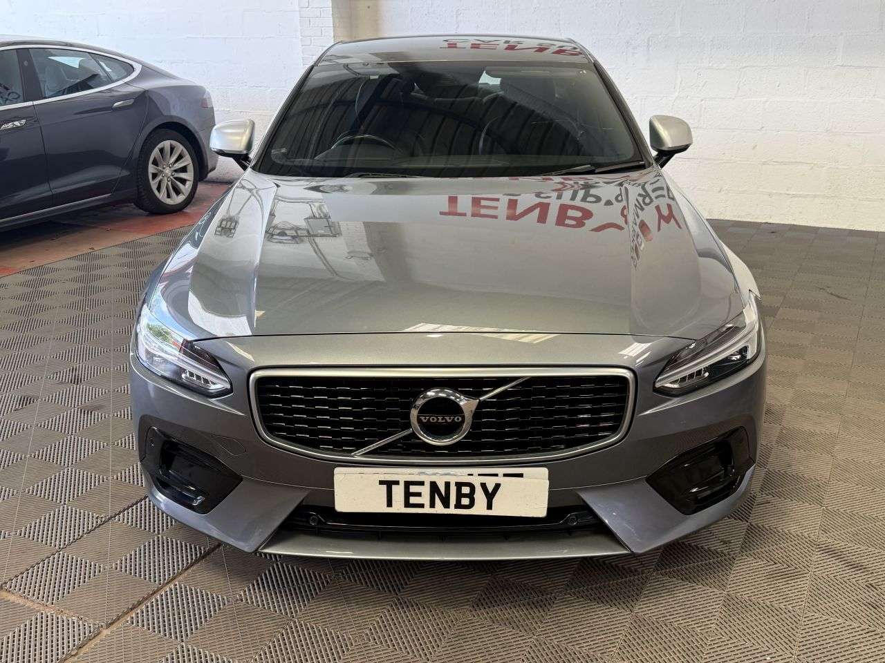 A 2019 VOLVO S90 2.0 T4 R-Design Plus Saloon 4dr Petrol Auto Euro 6 (s/s) (190 ps) A 2019 VOLVO S90 2.0 T4 R-Design Plus Saloon 4dr Petrol Auto Euro 6 (s/s) (190 ps)