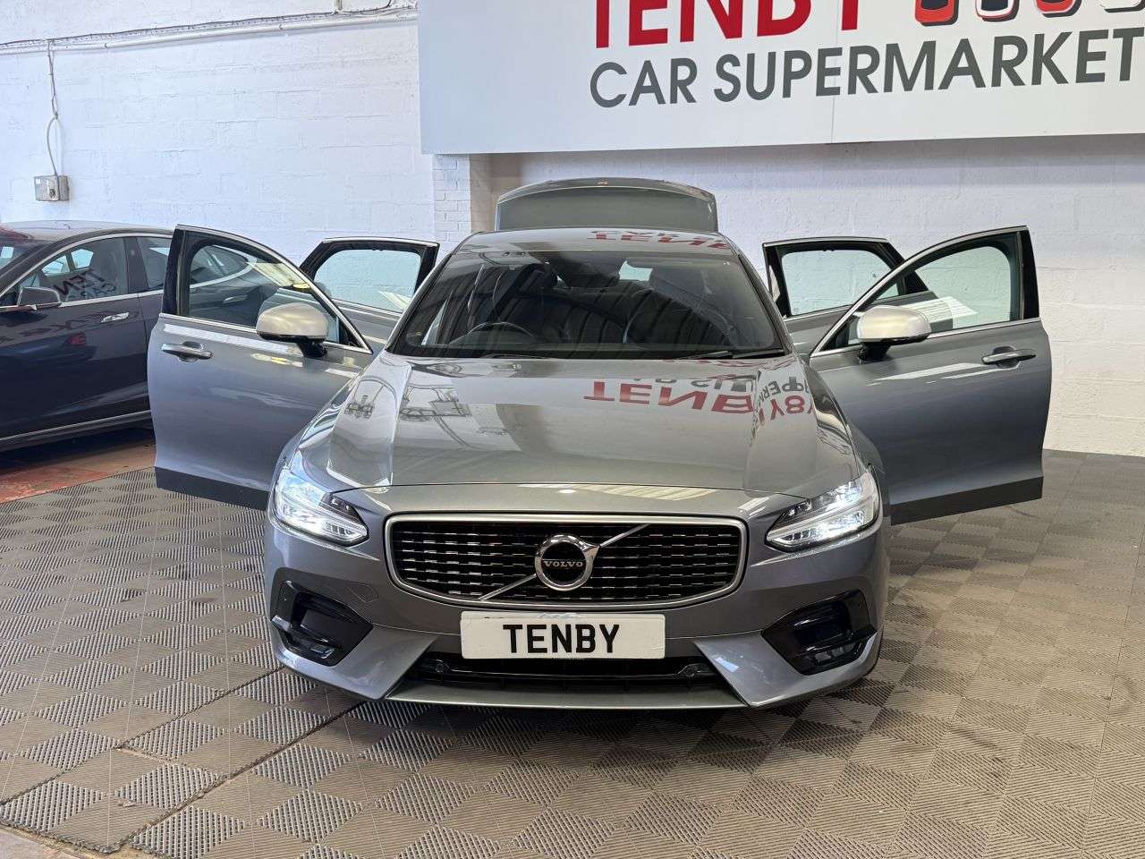 2019 VOLVO S90 2019 VOLVO S90