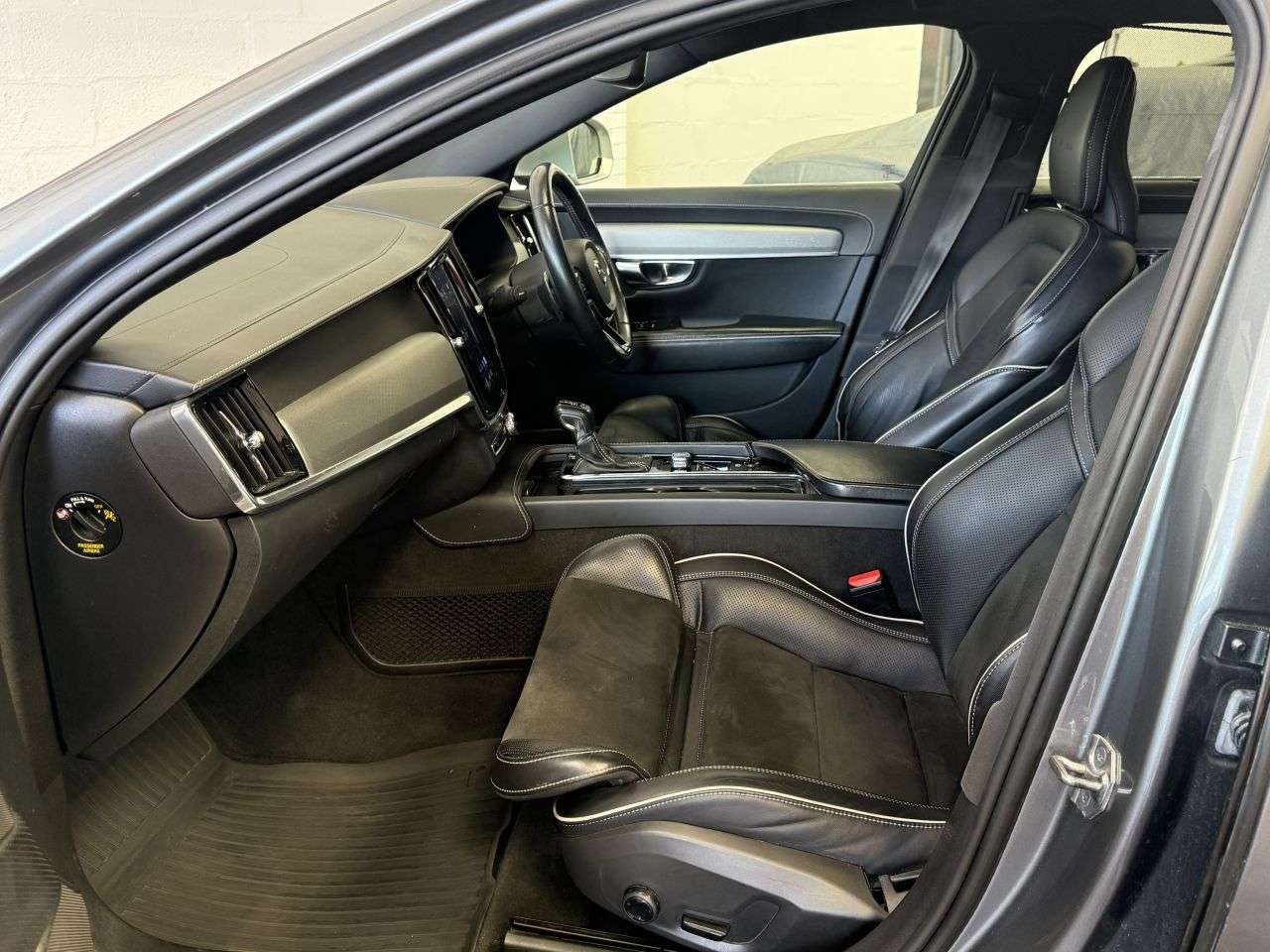 2019 VOLVO S90 2019 VOLVO S90