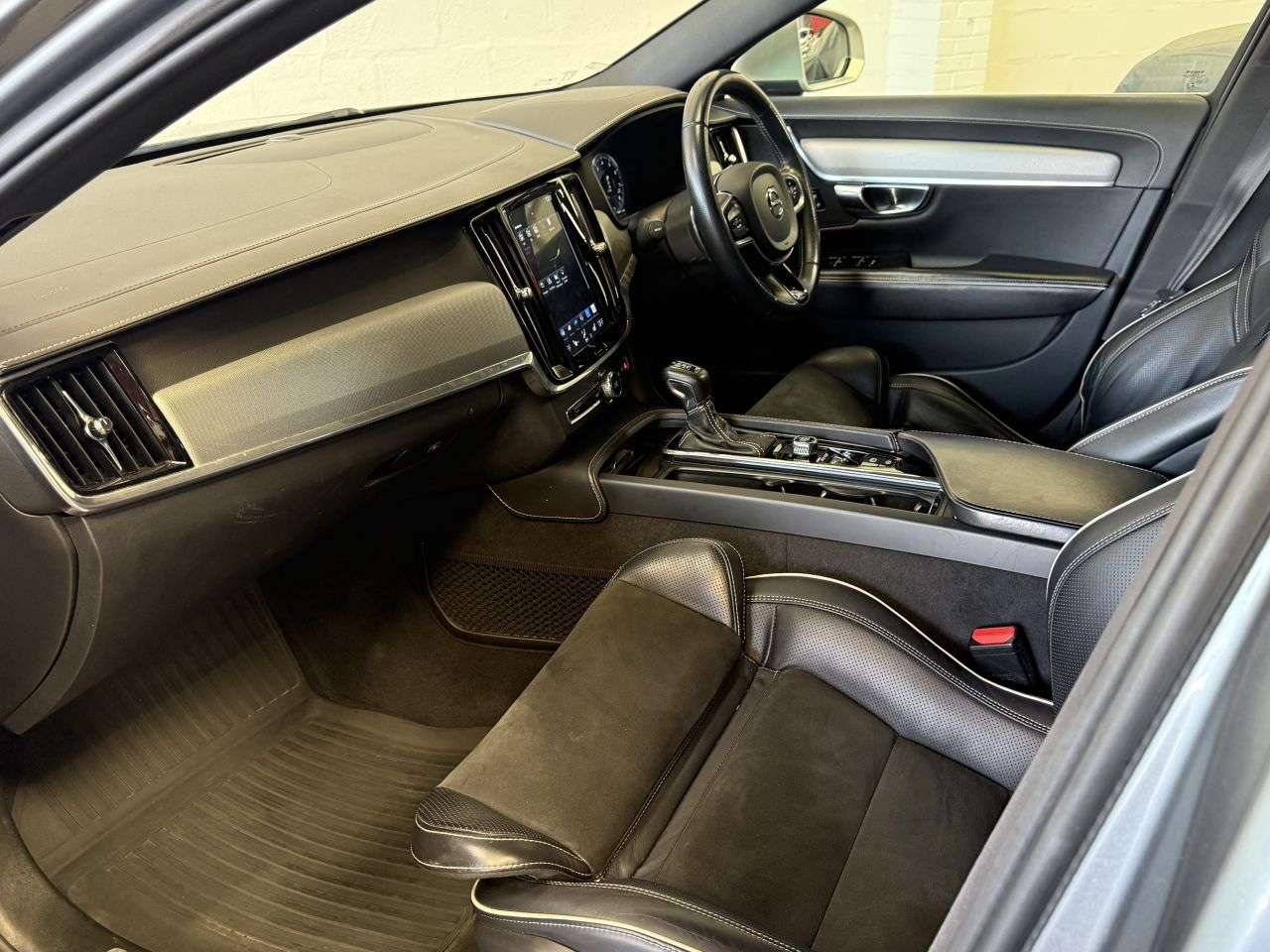 2019 VOLVO S90 2019 VOLVO S90