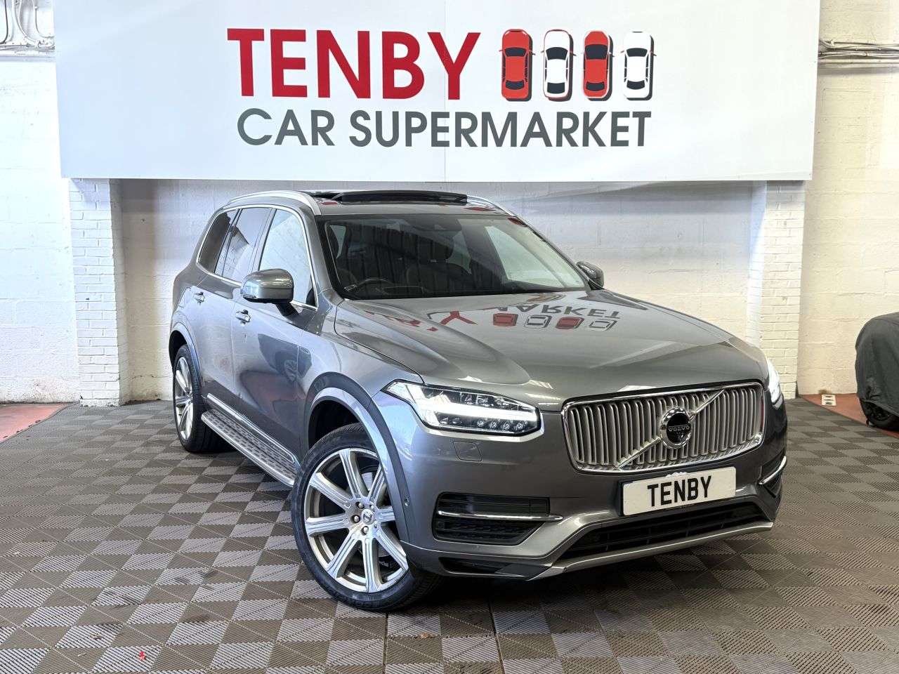 A 2017 VOLVO XC90 2.0 D5 PowerPulse Inscription SUV 5dr Diesel Auto 4WD Euro 6 (s/s) (235 ps) A 2017 VOLVO XC90 2.0 D5 PowerPulse Inscription SUV 5dr Diesel Auto 4WD Euro 6 (s/s) (235 ps)