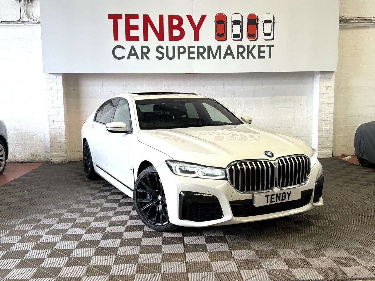 A 2019 BMW 7 SERIES 3.0 745e 12kWh M Sport Saloon 4dr Petrol Plug-in Hybrid Auto Euro 6 (s/s) ( A 2019 BMW 7 SERIES 3.0 745e 12kWh M Sport Saloon 4dr Petrol Plug-in Hybrid Auto Euro 6 (s/s) (