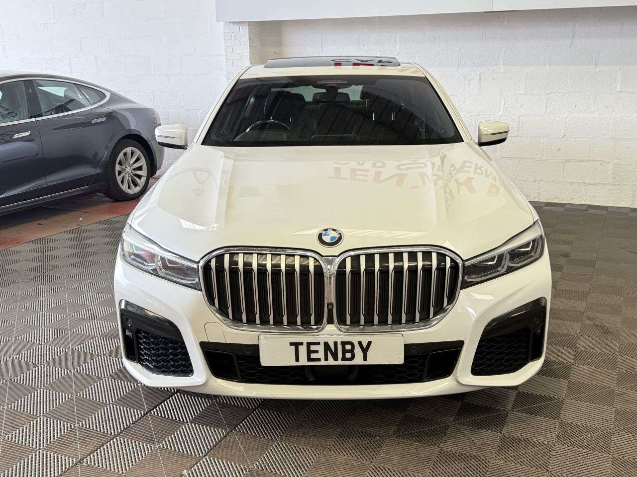A 2019 BMW 7 SERIES 3.0 745e 12kWh M Sport Saloon 4dr Petrol Plug-in Hybrid Auto Euro 6 (s/s) ( A 2019 BMW 7 SERIES 3.0 745e 12kWh M Sport Saloon 4dr Petrol Plug-in Hybrid Auto Euro 6 (s/s) (