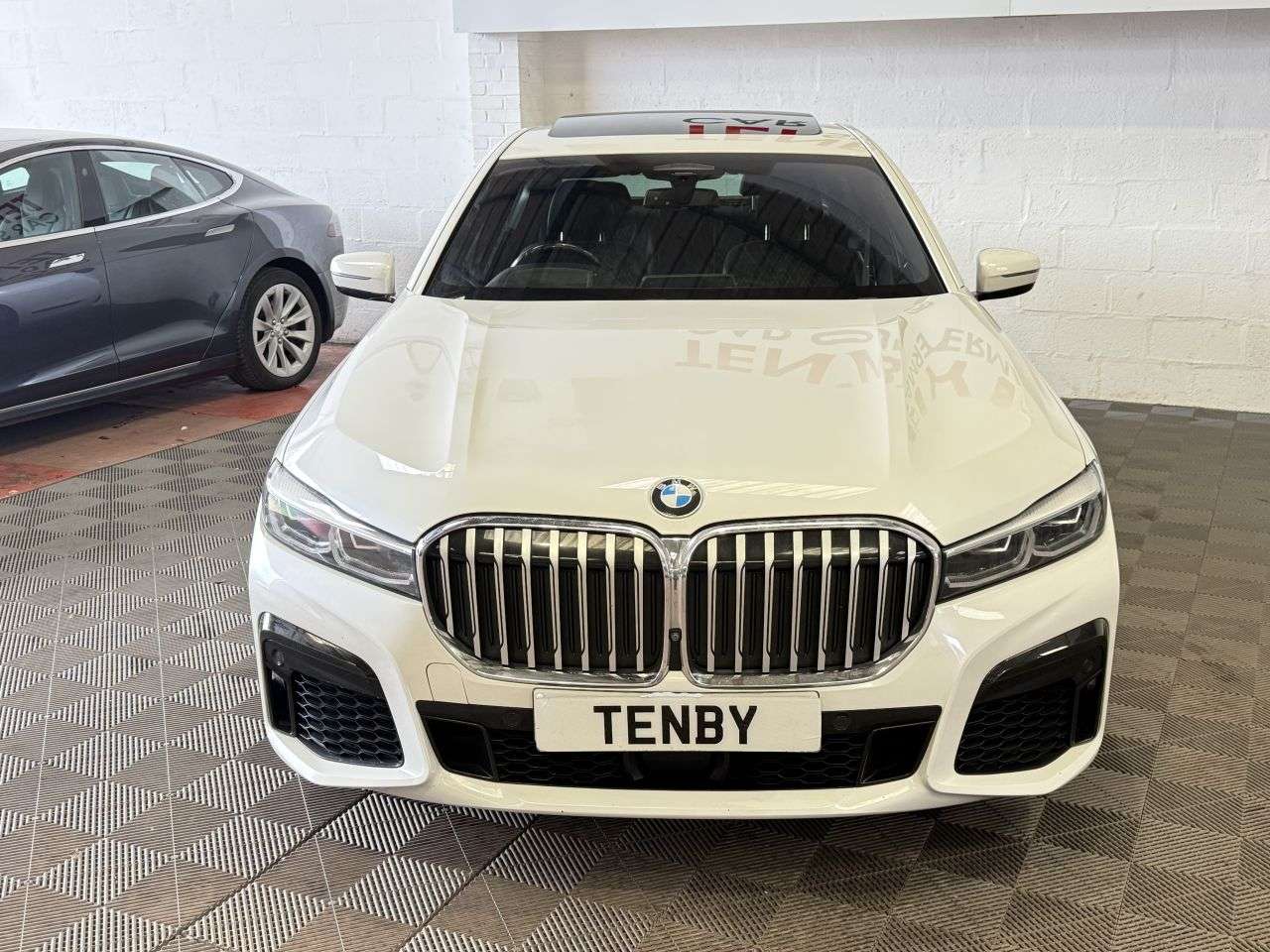 A 2019 BMW 7 SERIES 3.0 745e 12kWh M Sport Saloon 4dr Petrol Plug-in Hybrid Auto Euro 6 (s/s) ( A 2019 BMW 7 SERIES 3.0 745e 12kWh M Sport Saloon 4dr Petrol Plug-in Hybrid Auto Euro 6 (s/s) (