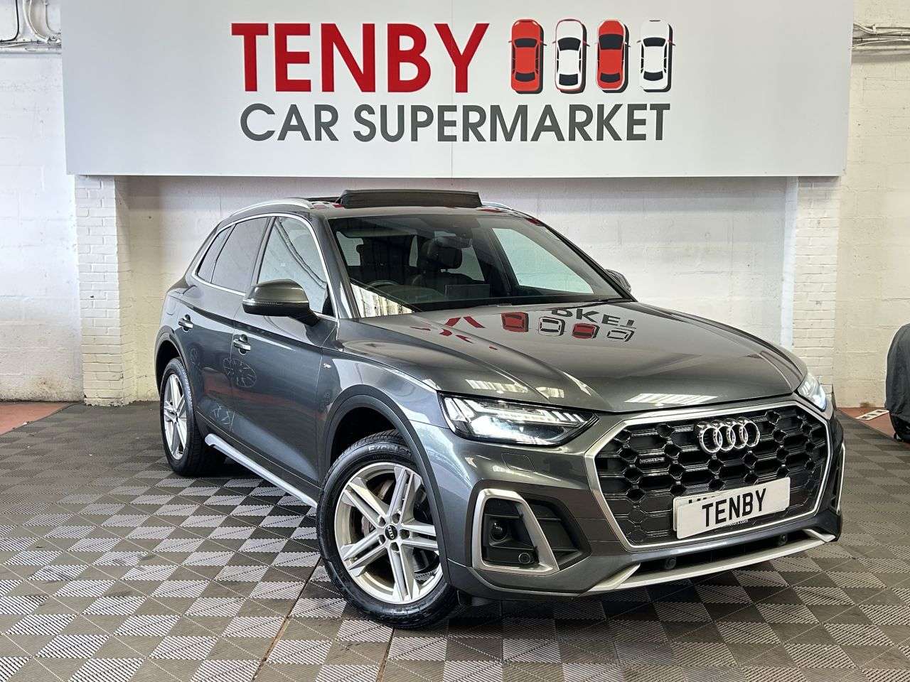 A 2021 AUDI Q5 2.0 TDI 40 S line SUV 5dr Diesel S Tronic quattro Euro 6 (s/s) (204 ps) A 2021 AUDI Q5 2.0 TDI 40 S line SUV 5dr Diesel S Tronic quattro Euro 6 (s/s) (204 ps)