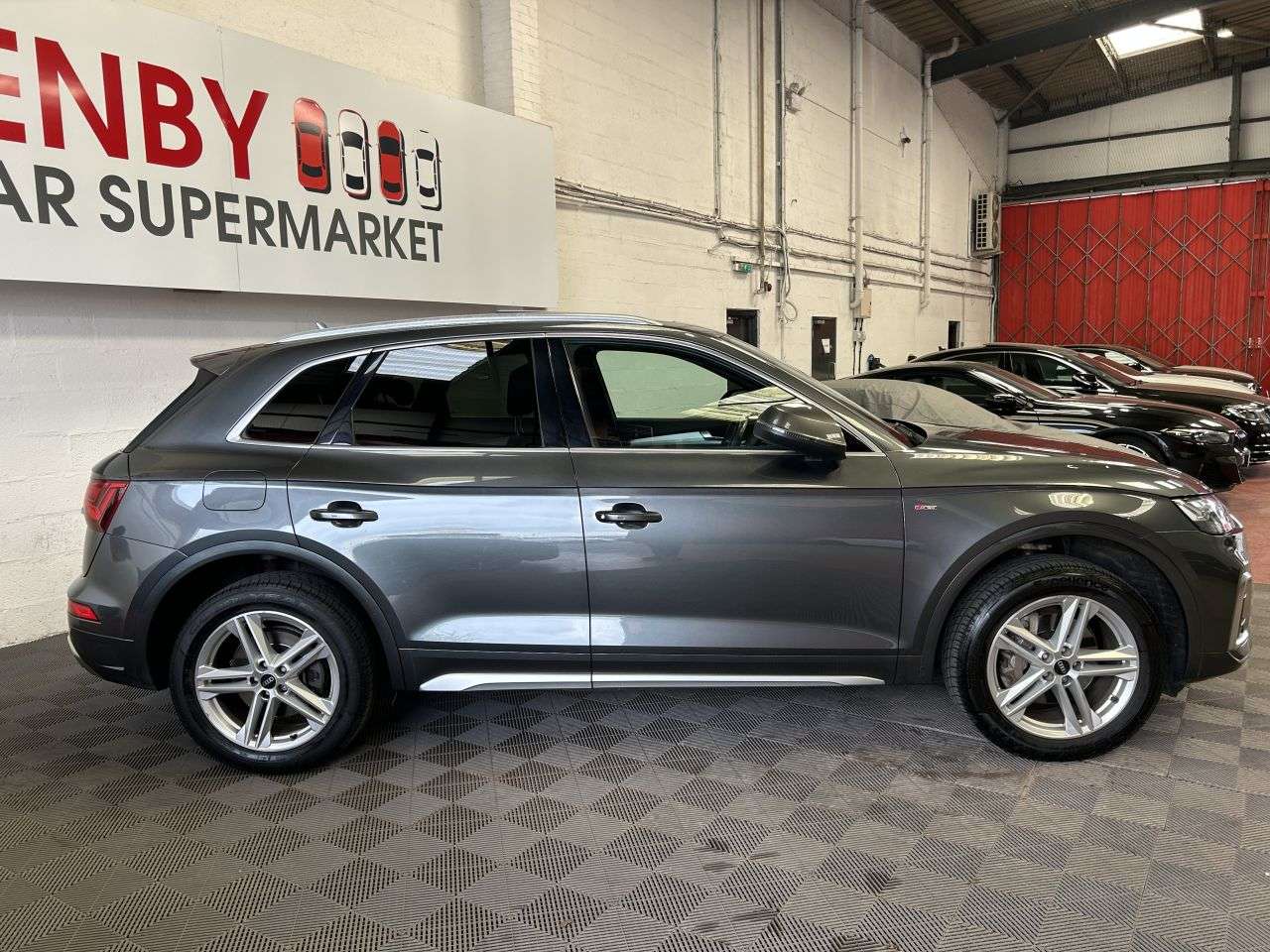 A 2021 AUDI Q5 2.0 TDI 40 S line SUV 5dr Diesel S Tronic quattro Euro 6 (s/s) (204 ps) A 2021 AUDI Q5 2.0 TDI 40 S line SUV 5dr Diesel S Tronic quattro Euro 6 (s/s) (204 ps)