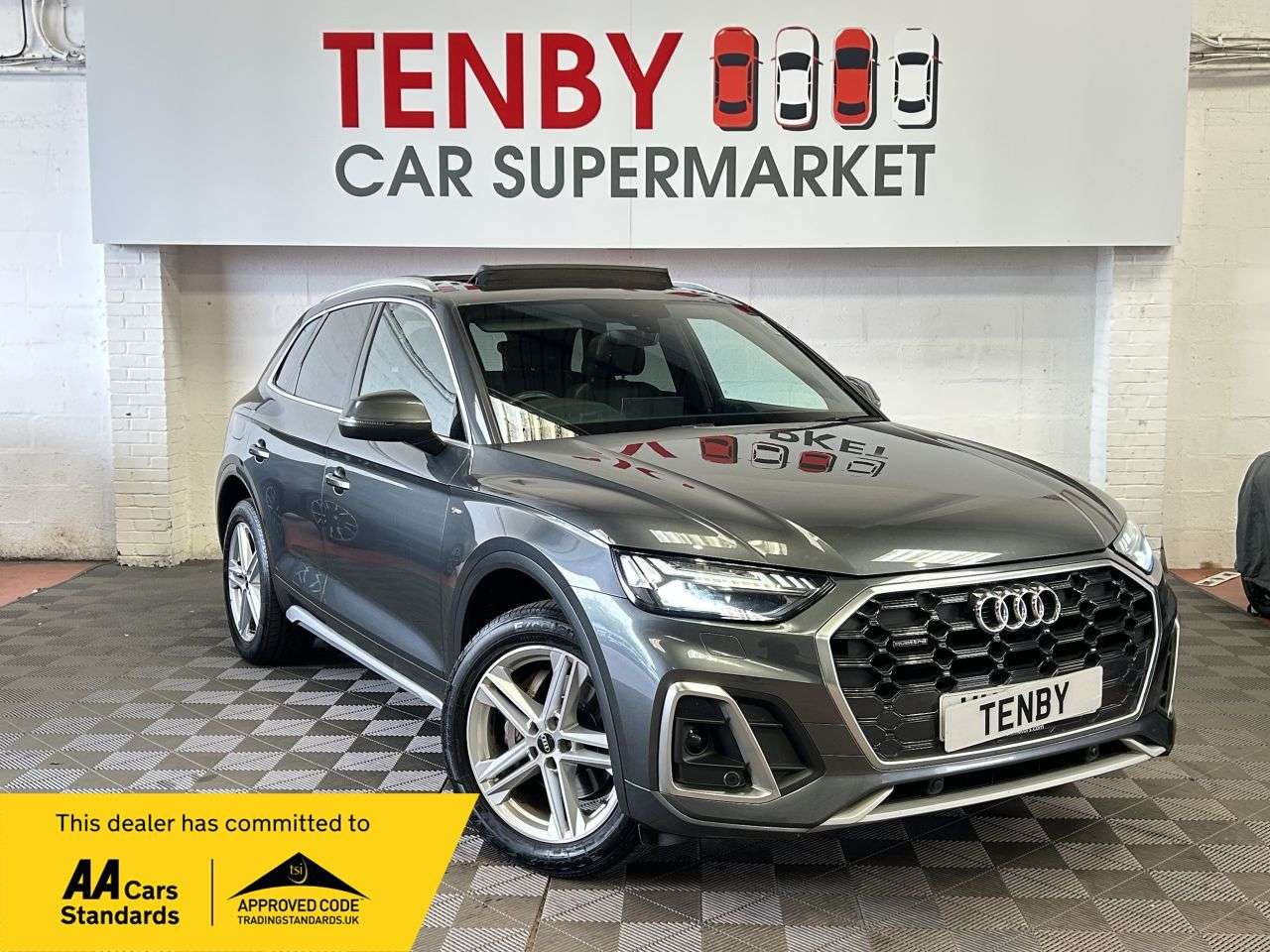 A 2021 AUDI Q5 2.0 TDI 40 S line SUV 5dr Diesel S Tronic quattro Euro 6 (s/s) (204 ps) A 2021 AUDI Q5 2.0 TDI 40 S line SUV 5dr Diesel S Tronic quattro Euro 6 (s/s) (204 ps)