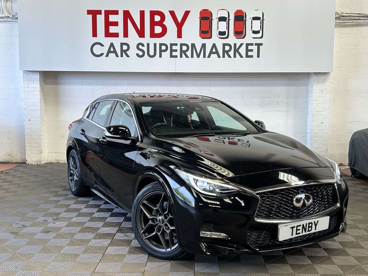 A 2017 INFINITI Q30 2.2d Sport Hatchback 5dr Diesel DCT AWD Euro 6 (s/s) (170 ps) A 2017 INFINITI Q30 2.2d Sport Hatchback 5dr Diesel DCT AWD Euro 6 (s/s) (170 ps)