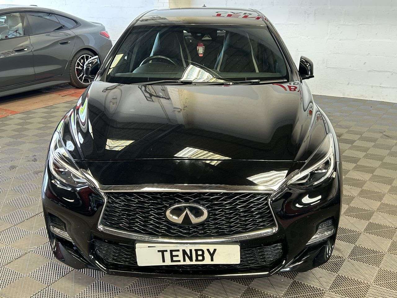 A 2017 INFINITI Q30 2.2d Sport Hatchback 5dr Diesel DCT AWD Euro 6 (s/s) (170 ps) A 2017 INFINITI Q30 2.2d Sport Hatchback 5dr Diesel DCT AWD Euro 6 (s/s) (170 ps)