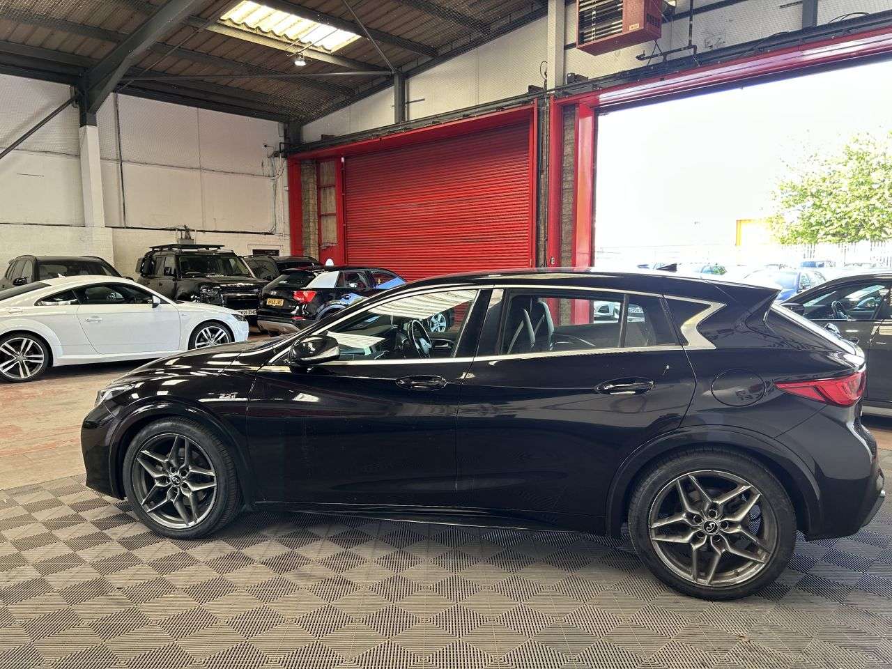 2017 INFINITI Q30 2017 INFINITI Q30