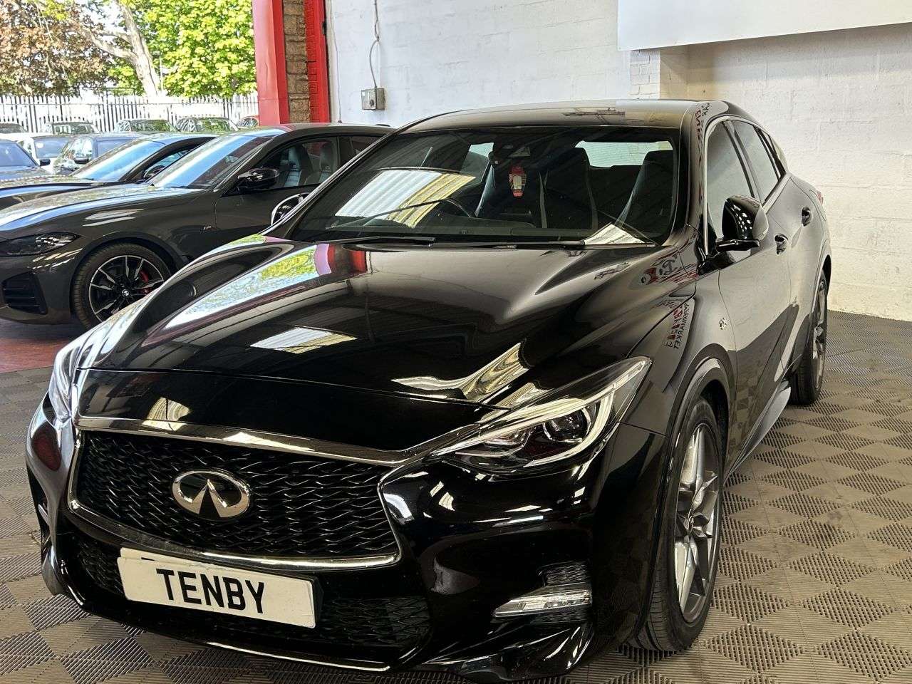 2017 INFINITI Q30 2017 INFINITI Q30