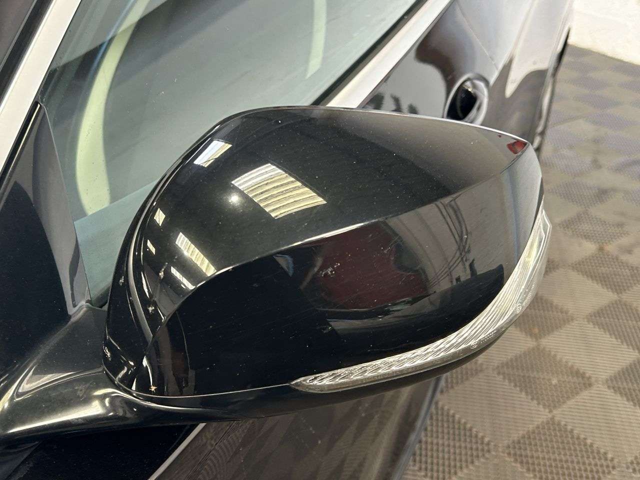 2017 INFINITI Q30 2017 INFINITI Q30