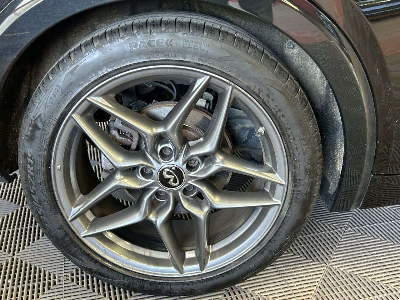 2017 INFINITI Q30 2017 INFINITI Q30