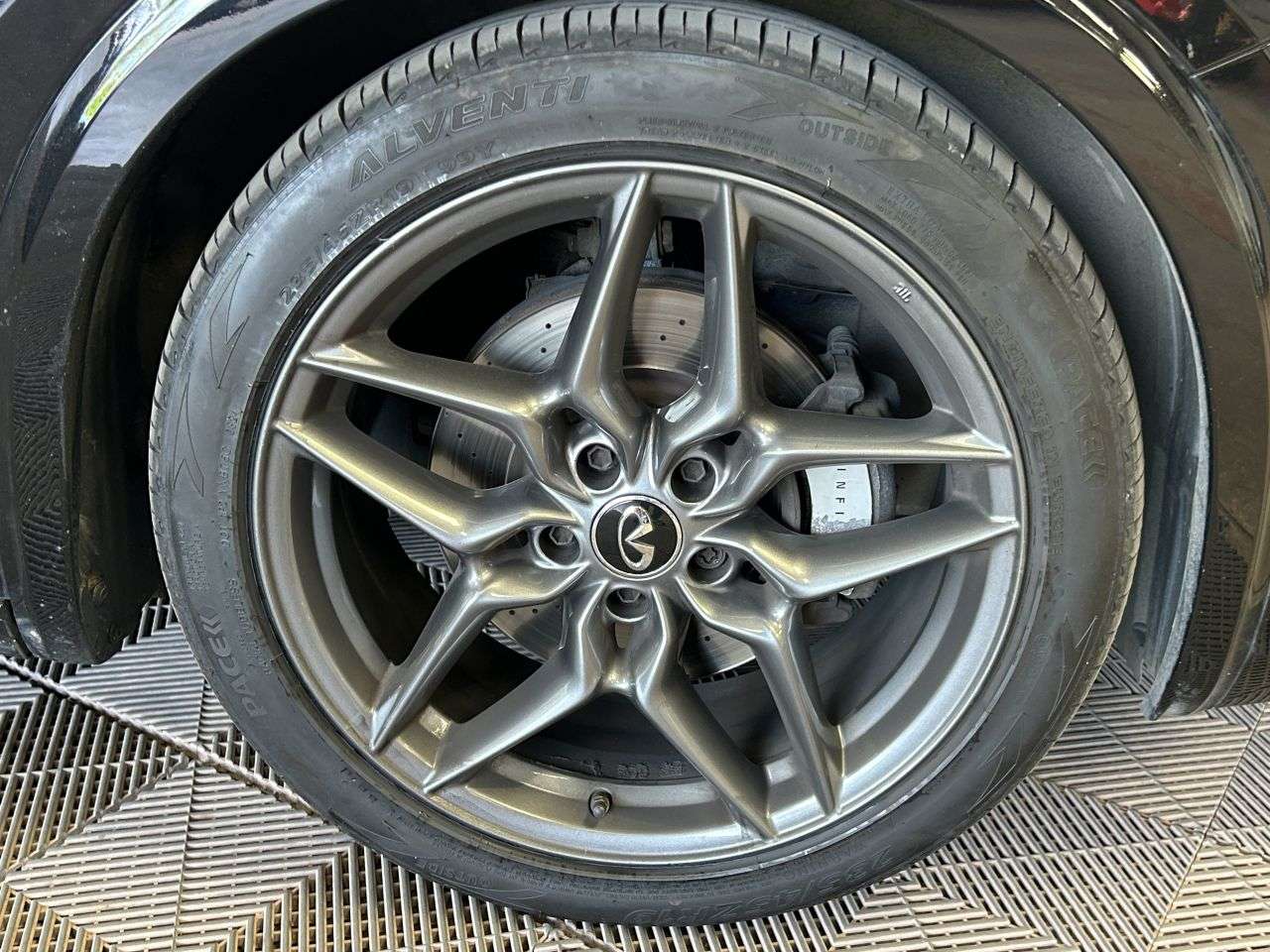 2017 INFINITI Q30 2017 INFINITI Q30