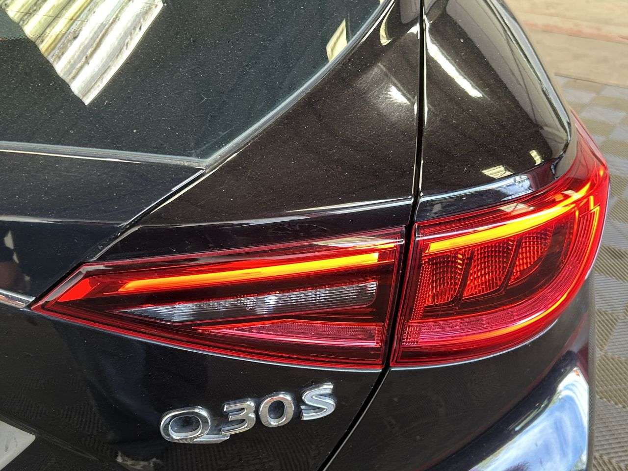 2017 INFINITI Q30 2017 INFINITI Q30
