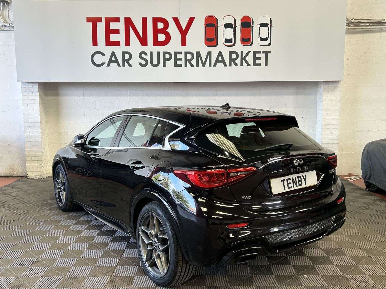 2017 INFINITI Q30 2017 INFINITI Q30