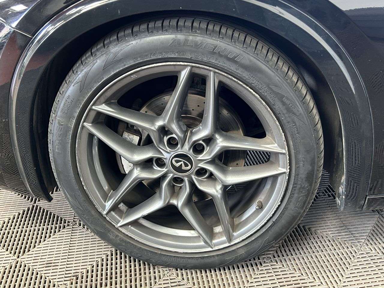 2017 INFINITI Q30 2017 INFINITI Q30