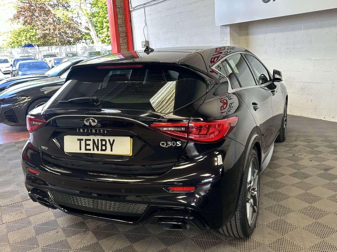 2017 INFINITI Q30 2017 INFINITI Q30