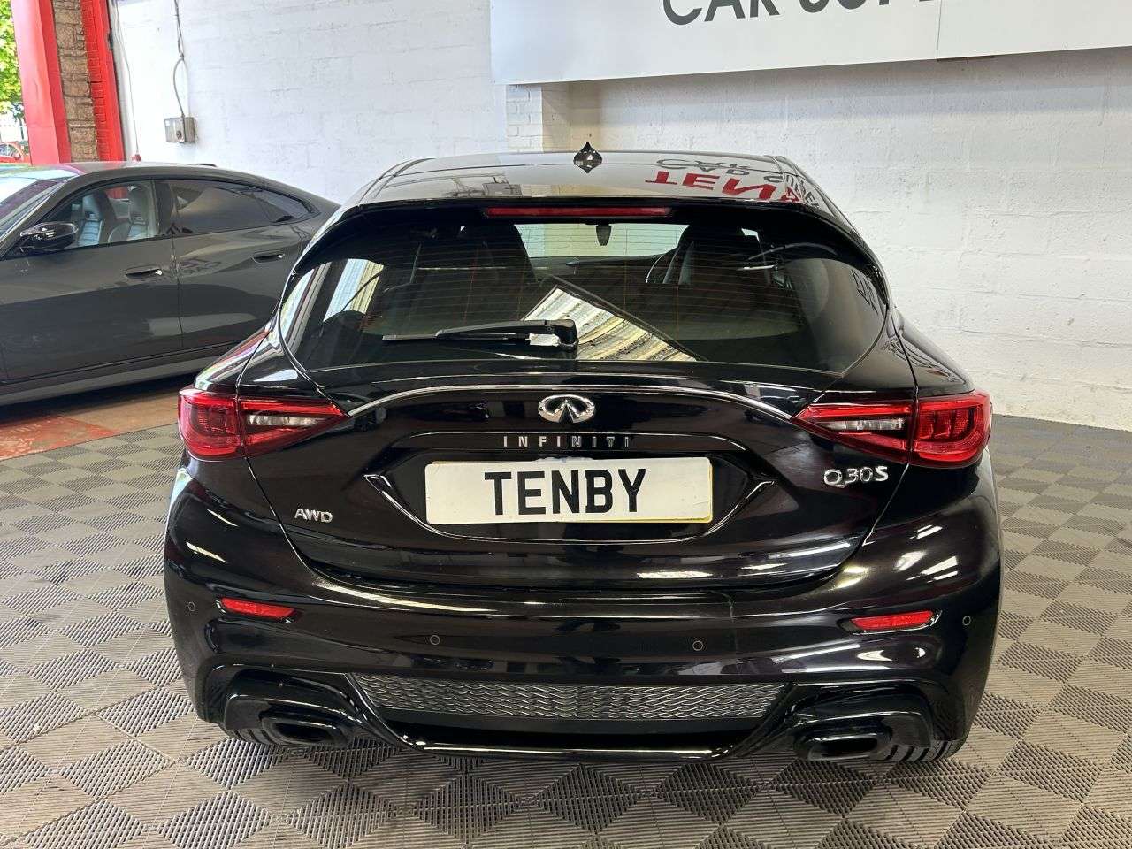 2017 INFINITI Q30 2017 INFINITI Q30