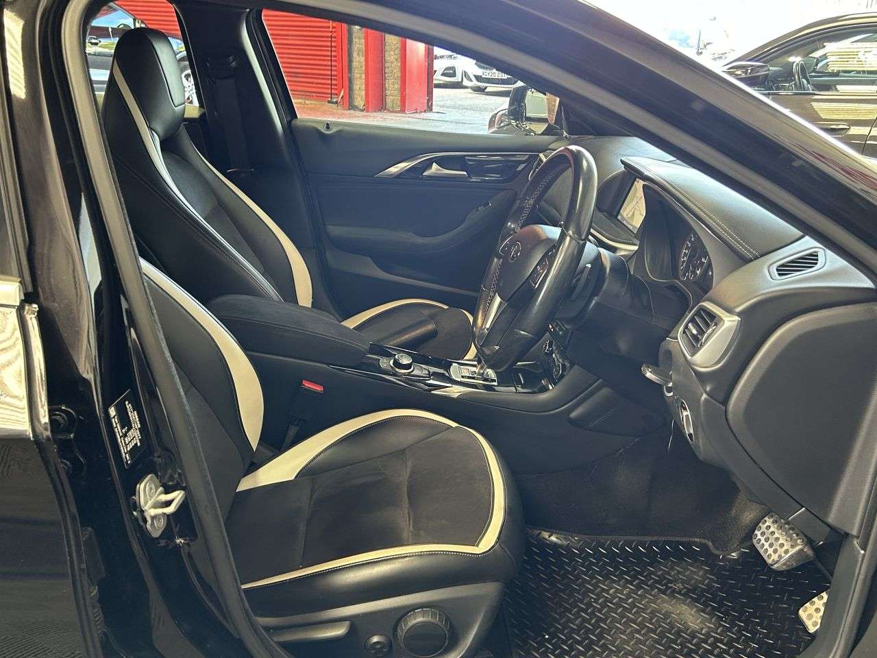 2017 INFINITI Q30 2017 INFINITI Q30