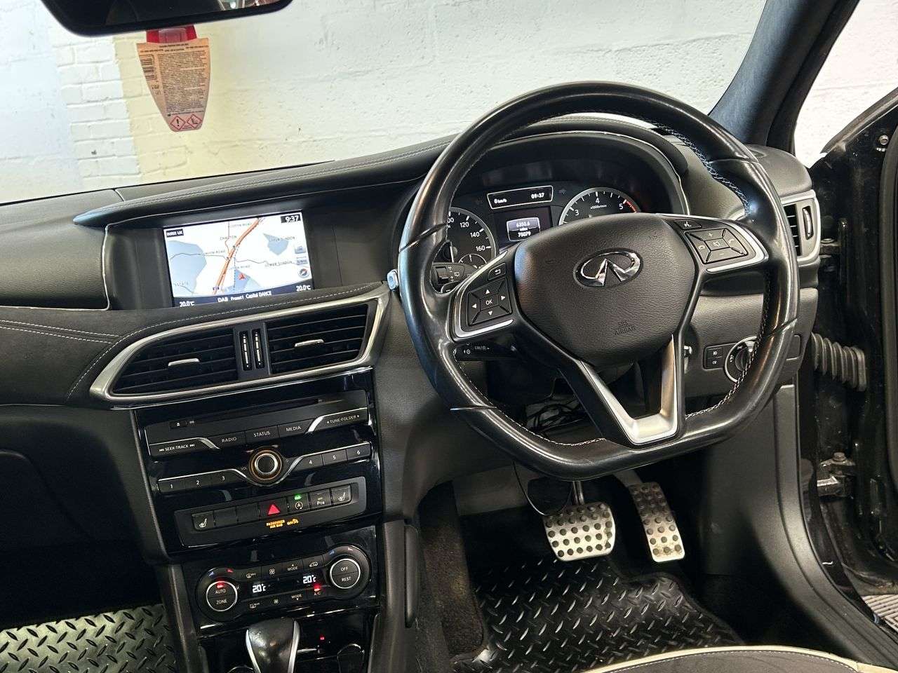 2017 INFINITI Q30 2017 INFINITI Q30