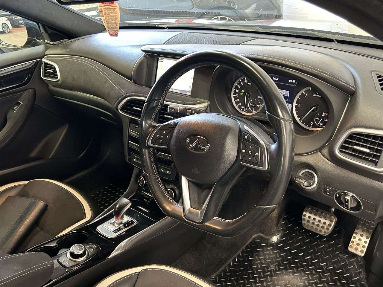 2017 INFINITI Q30 2017 INFINITI Q30