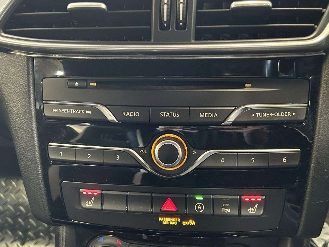 2017 INFINITI Q30 2017 INFINITI Q30