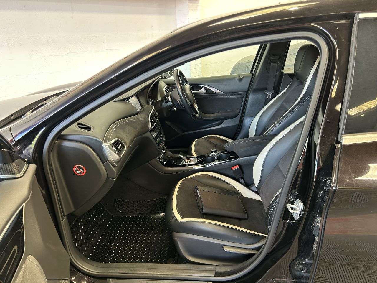 2017 INFINITI Q30 2017 INFINITI Q30