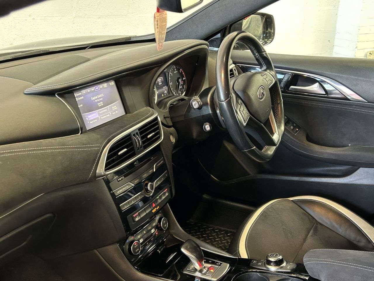 2017 INFINITI Q30 2017 INFINITI Q30