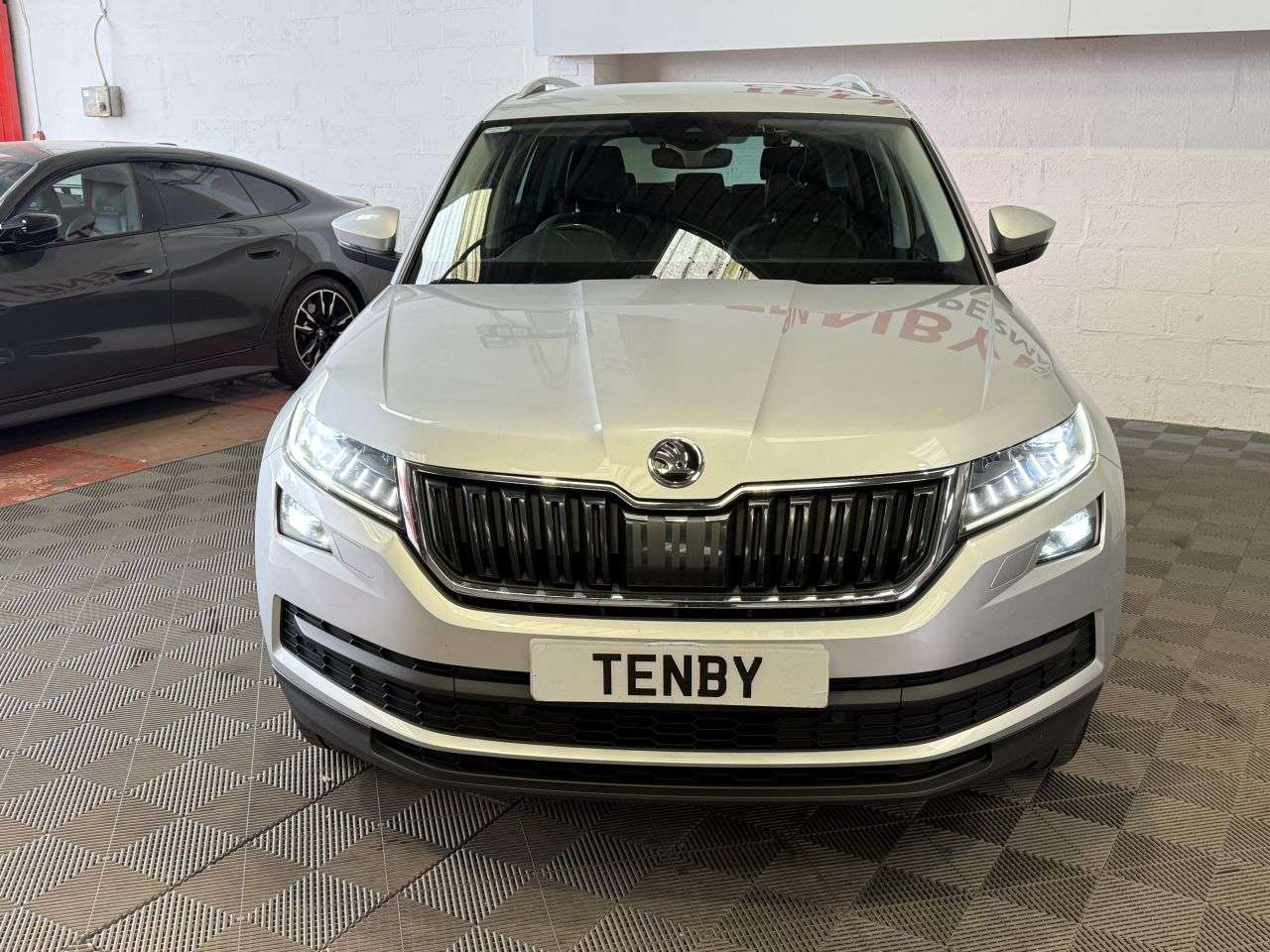 A 2017 SKODA KODIAQ 2.0 TDI Edition SUV 5dr Diesel DSG 4WD Euro 6 (s/s) (7 Seat) (150 ps) A 2017 SKODA KODIAQ 2.0 TDI Edition SUV 5dr Diesel DSG 4WD Euro 6 (s/s) (7 Seat) (150 ps)