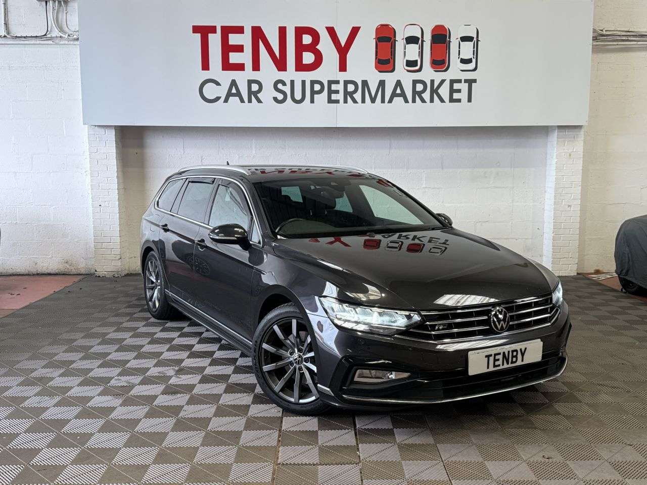 A 2022 VOLKSWAGEN PASSAT 2.0 TDI EVO R-Line Estate 5dr Diesel DSG Euro 6 (s/s) (150 ps) A 2022 VOLKSWAGEN PASSAT 2.0 TDI EVO R-Line Estate 5dr Diesel DSG Euro 6 (s/s) (150 ps)