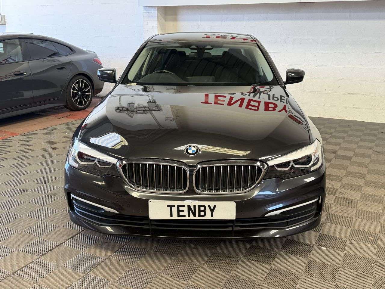 A 2017 BMW 5 SERIES 2.0 520d SE Saloon 4dr Diesel Auto Euro 6 (s/s) (190 ps) AMBIENT LIGHTS+F H A 2017 BMW 5 SERIES 2.0 520d SE Saloon 4dr Diesel Auto Euro 6 (s/s) (190 ps) AMBIENT LIGHTS+F H