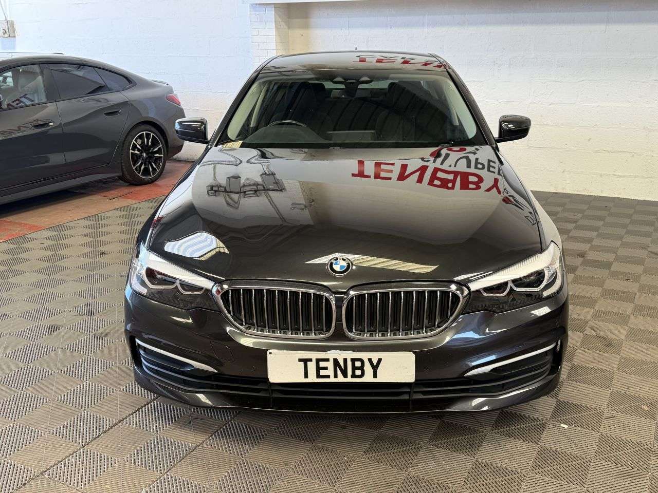 A 2017 BMW 5 SERIES 2.0 520d SE Saloon 4dr Diesel Auto Euro 6 (s/s) (190 ps) AMBIENT LIGHTS+F H A 2017 BMW 5 SERIES 2.0 520d SE Saloon 4dr Diesel Auto Euro 6 (s/s) (190 ps) AMBIENT LIGHTS+F H