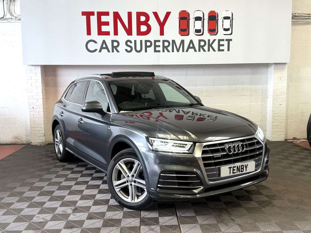 A 2019 AUDI Q5 2.0 TDI 40 S line SUV 5dr Diesel S Tronic quattro Euro 6 (s/s) (190 ps) A 2019 AUDI Q5 2.0 TDI 40 S line SUV 5dr Diesel S Tronic quattro Euro 6 (s/s) (190 ps)