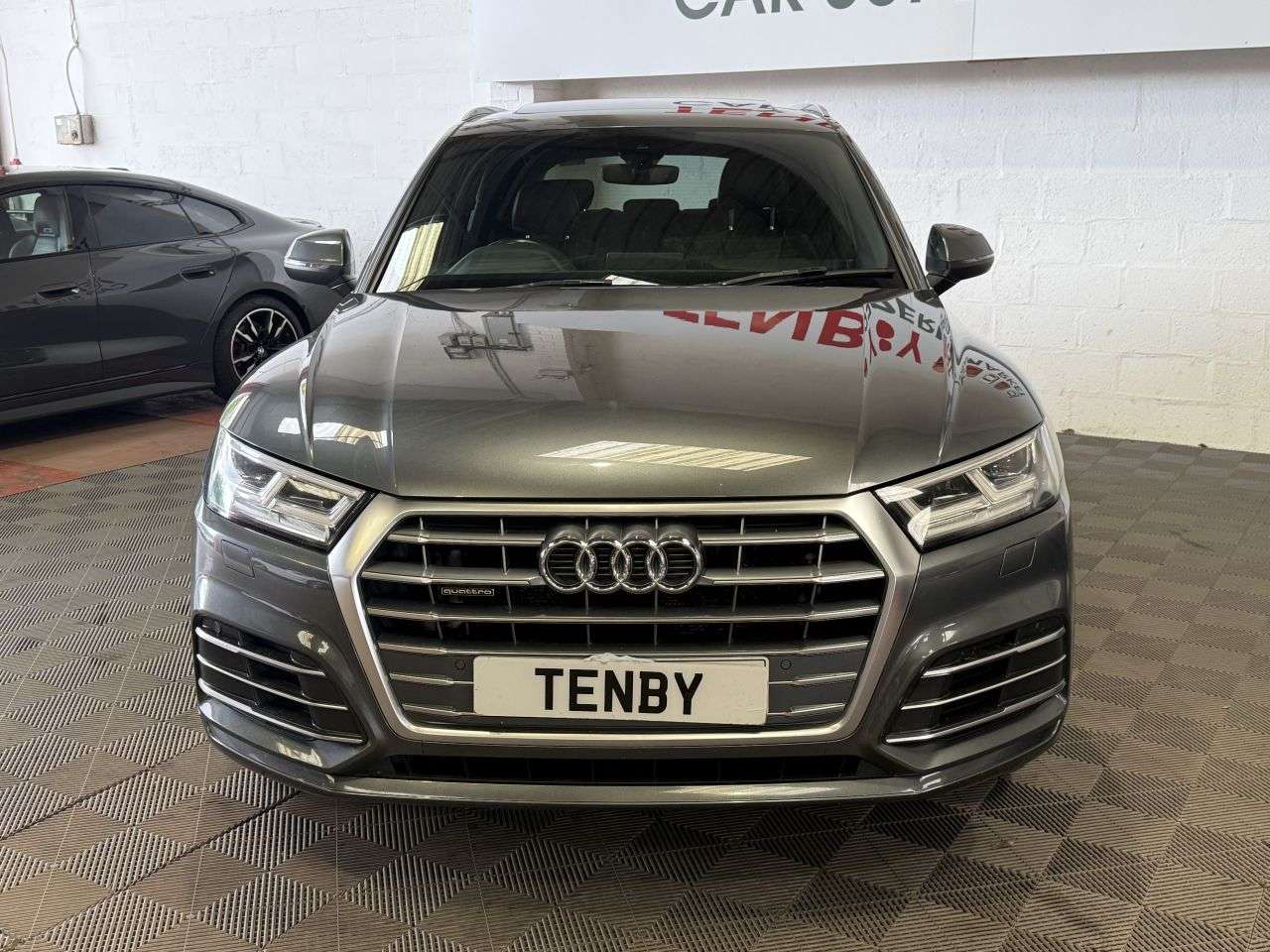 A 2019 AUDI Q5 2.0 TDI 40 S line SUV 5dr Diesel S Tronic quattro Euro 6 (s/s) (190 ps) A 2019 AUDI Q5 2.0 TDI 40 S line SUV 5dr Diesel S Tronic quattro Euro 6 (s/s) (190 ps)