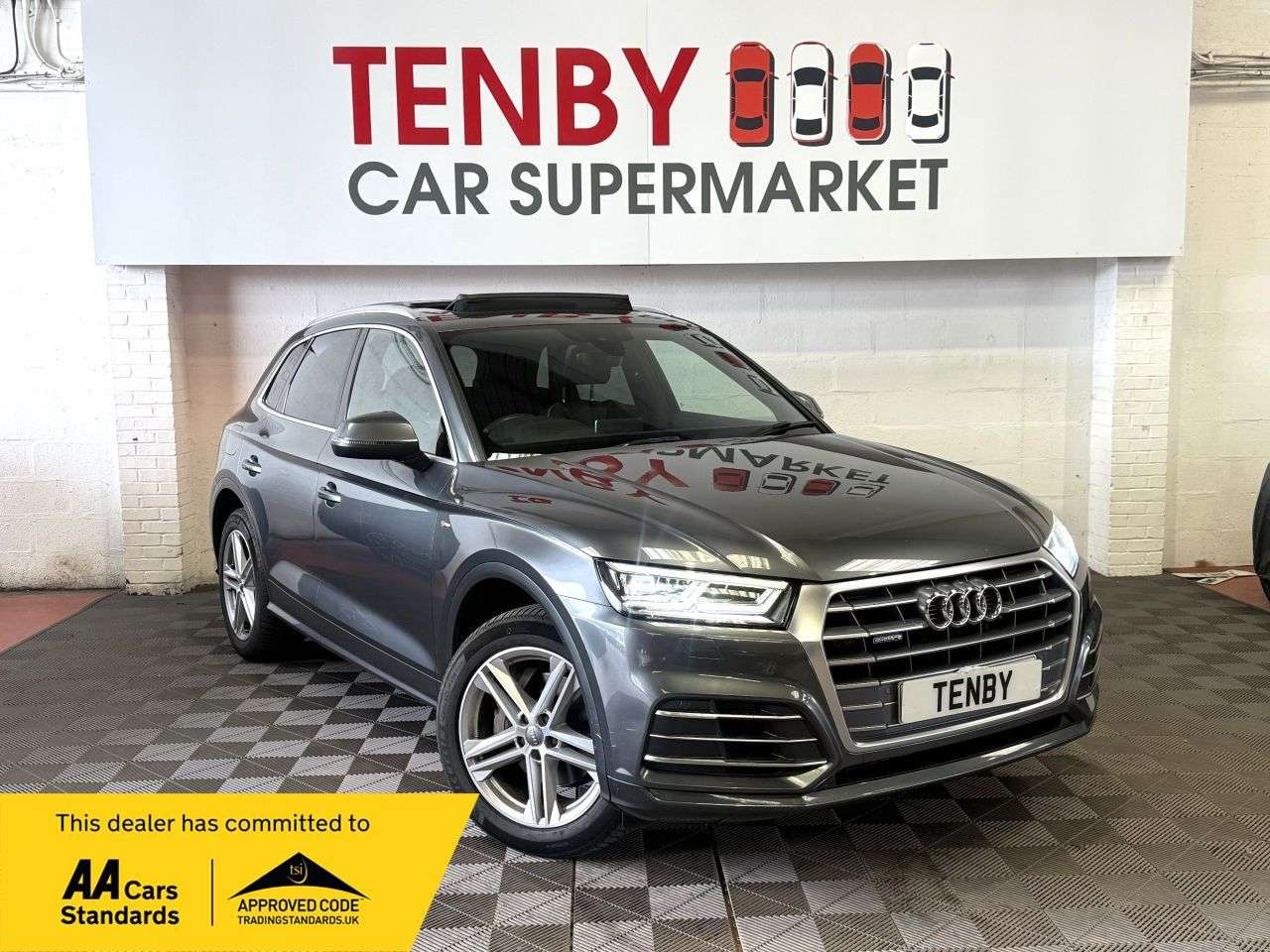 A 2019 AUDI Q5 2.0 TDI 40 S line SUV 5dr Diesel S Tronic quattro Euro 6 (s/s) (190 ps) A 2019 AUDI Q5 2.0 TDI 40 S line SUV 5dr Diesel S Tronic quattro Euro 6 (s/s) (190 ps)