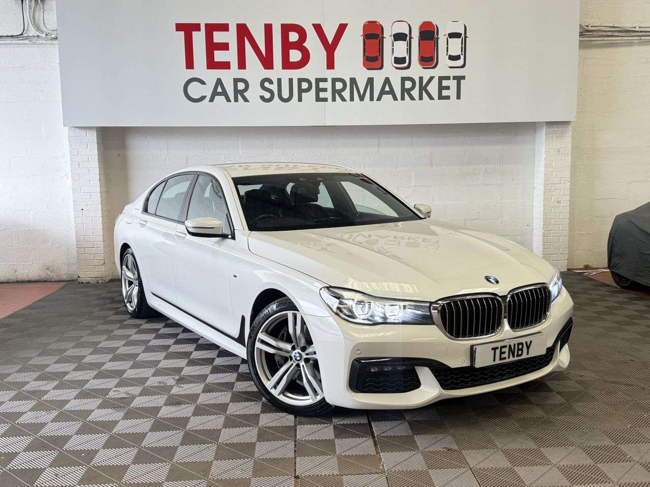 A 2017 BMW 7 SERIES 3.0 740d M Sport Saloon 4dr Diesel Auto xDrive Euro 6 (s/s) (320 ps) A 2017 BMW 7 SERIES 3.0 740d M Sport Saloon 4dr Diesel Auto xDrive Euro 6 (s/s) (320 ps)