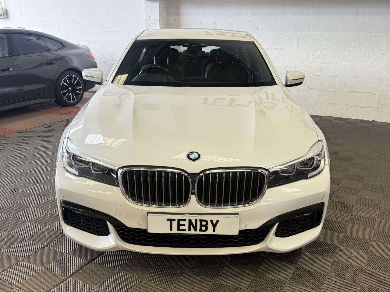 A 2017 BMW 7 SERIES 3.0 740d M Sport Saloon 4dr Diesel Auto xDrive Euro 6 (s/s) (320 ps) A 2017 BMW 7 SERIES 3.0 740d M Sport Saloon 4dr Diesel Auto xDrive Euro 6 (s/s) (320 ps)