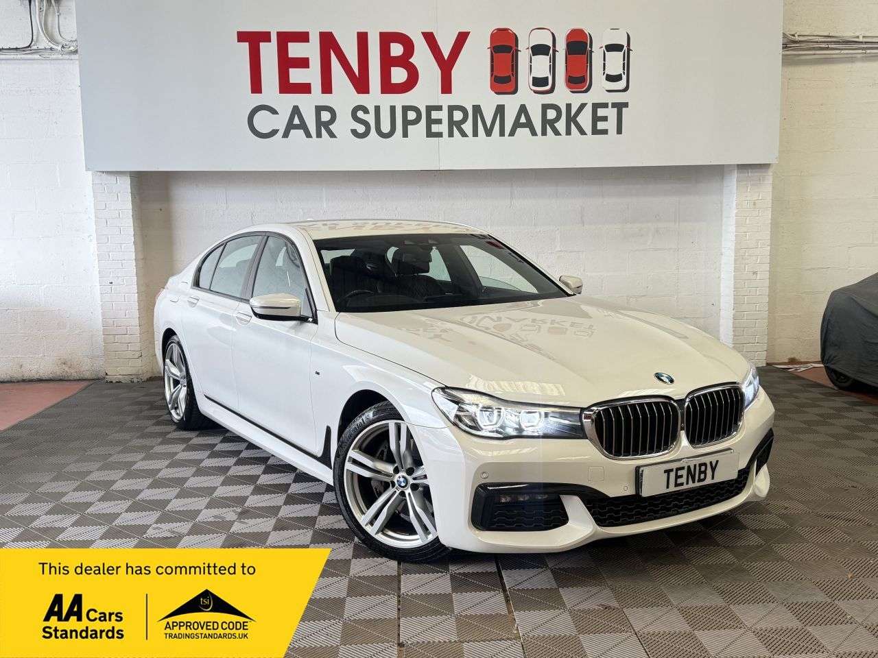 A 2017 BMW 7 SERIES 3.0 740d M Sport Saloon 4dr Diesel Auto xDrive Euro 6 (s/s) (320 ps) 20"ALL A 2017 BMW 7 SERIES 3.0 740d M Sport Saloon 4dr Diesel Auto xDrive Euro 6 (s/s) (320 ps) 20"ALL