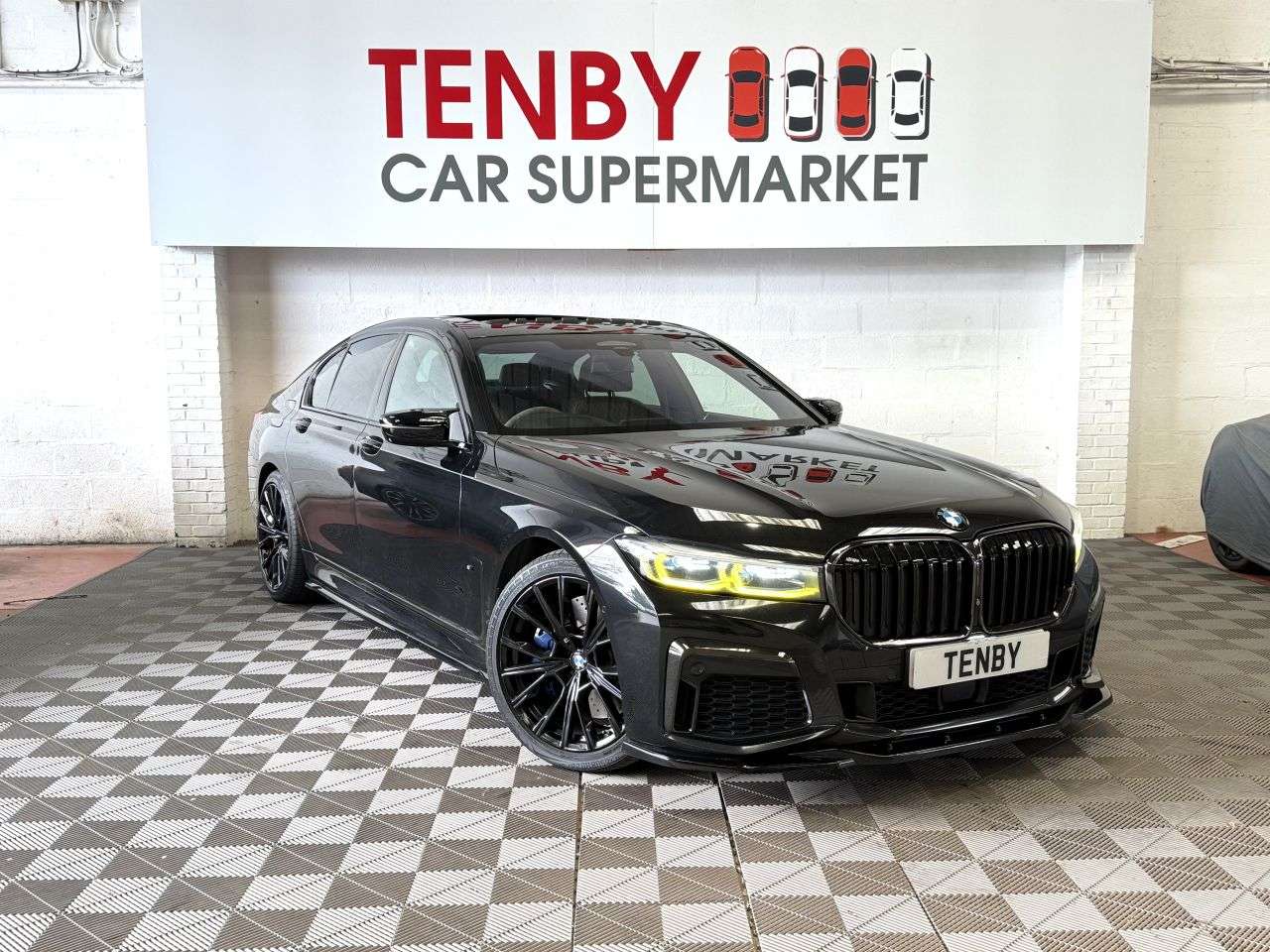 A 2019 BMW 7 SERIES 3.0 740d M Sport Saloon 4dr Diesel Auto xDrive Euro 6 (s/s) (320 ps) A 2019 BMW 7 SERIES 3.0 740d M Sport Saloon 4dr Diesel Auto xDrive Euro 6 (s/s) (320 ps)