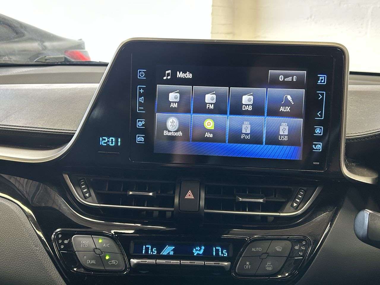 2019 TOYOTA CHR 2019 TOYOTA CHR