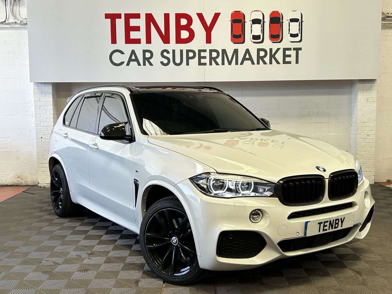 A 2017 BMW X5 3.0 40d M Sport SUV 5dr Diesel Auto xDrive Euro 6 (s/s) (313 ps) 7 SEATER+2 A 2017 BMW X5 3.0 40d M Sport SUV 5dr Diesel Auto xDrive Euro 6 (s/s) (313 ps) 7 SEATER+2