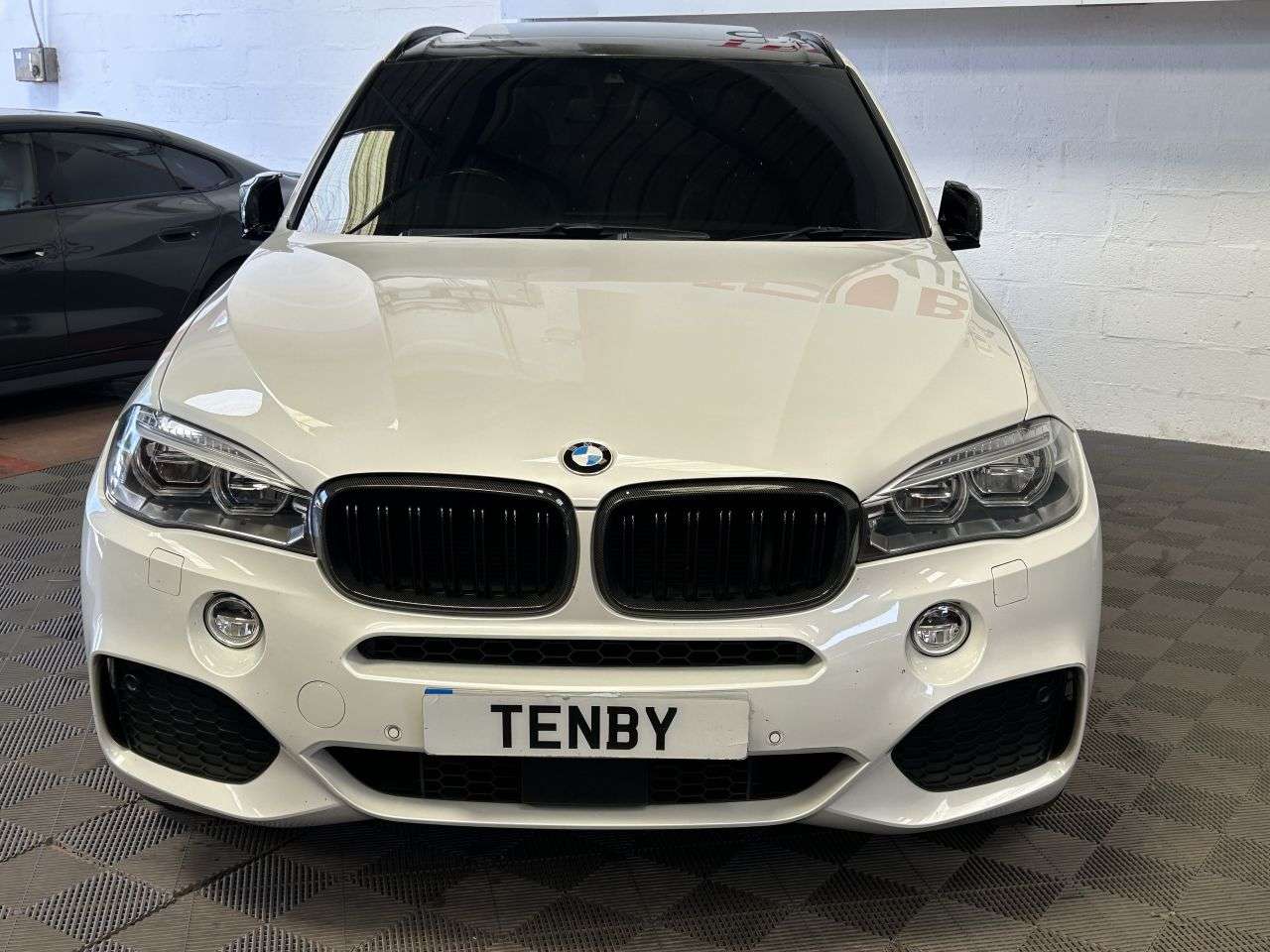 A 2017 BMW X5 3.0 40d M Sport SUV 5dr Diesel Auto xDrive Euro 6 (s/s) (313 ps) 7 SEATER+2 A 2017 BMW X5 3.0 40d M Sport SUV 5dr Diesel Auto xDrive Euro 6 (s/s) (313 ps) 7 SEATER+2